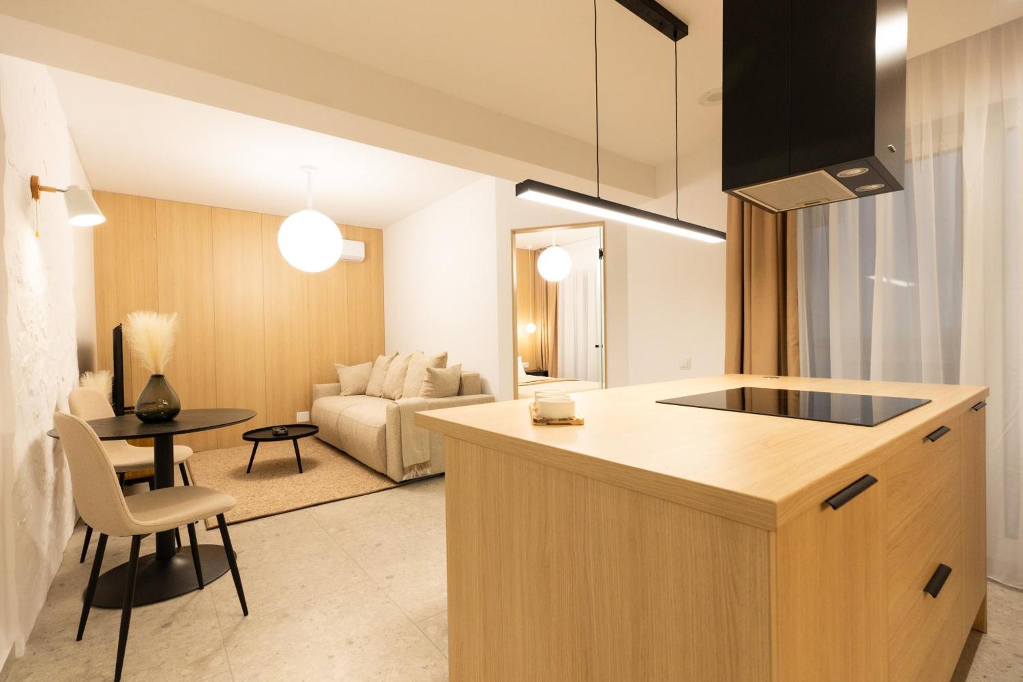 Royalton Apartment *