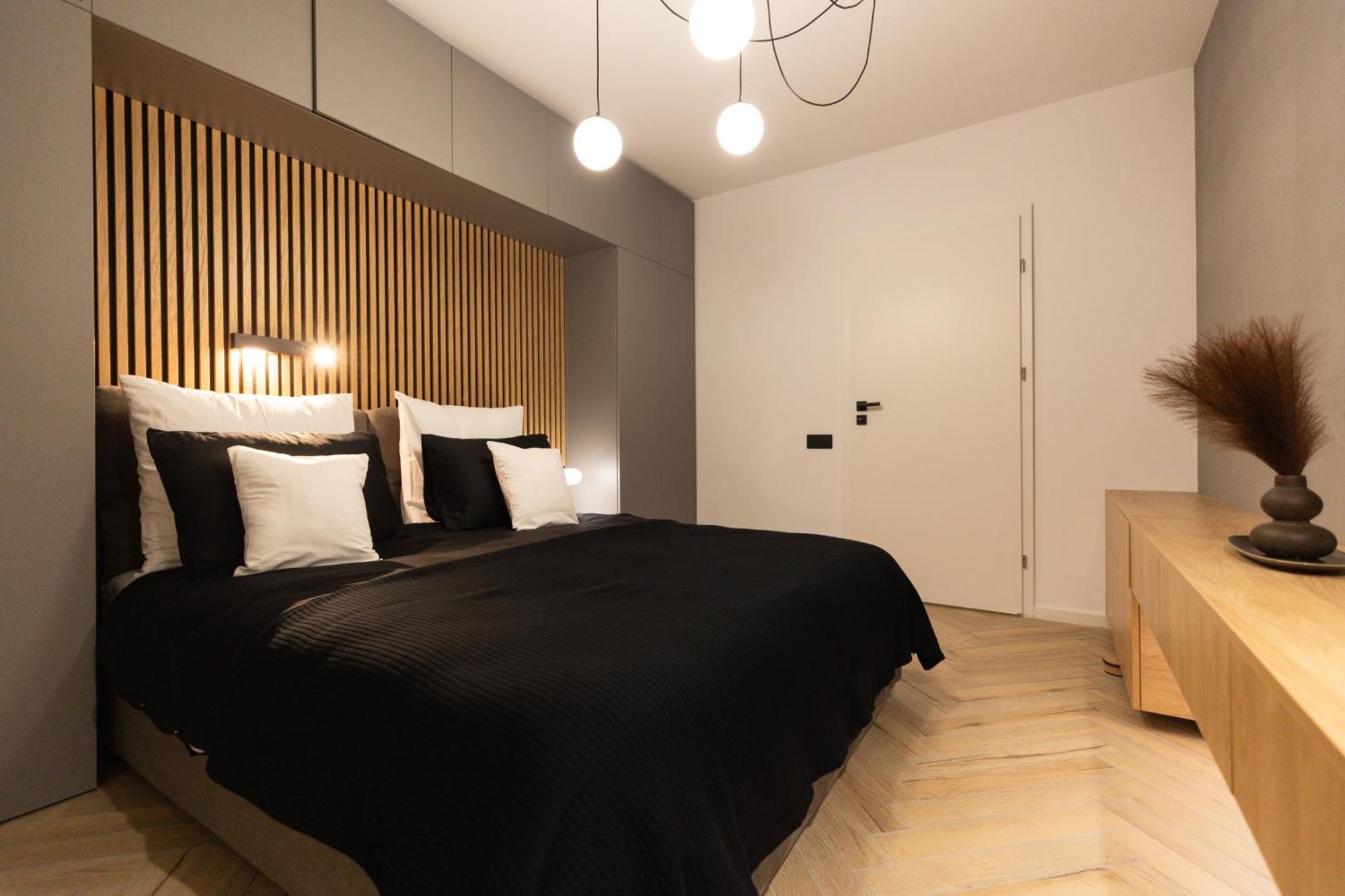 Royalton Apartment *