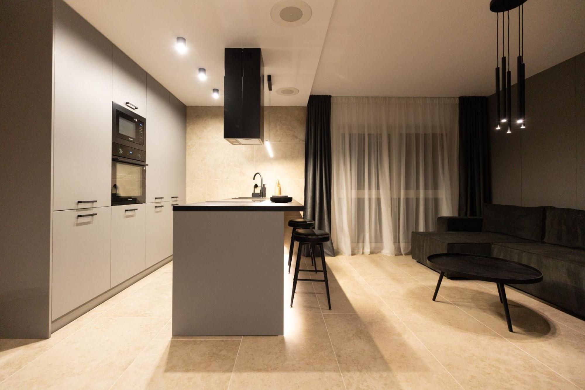 Royalton Apartment *